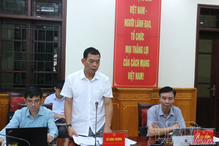 Lãnh đạo Sở Công Thương báo cáo tại buổi làm viêc.