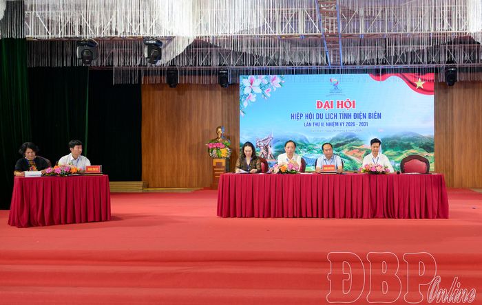 Đoàn Chủ tịch điều hành phiên trù bị.