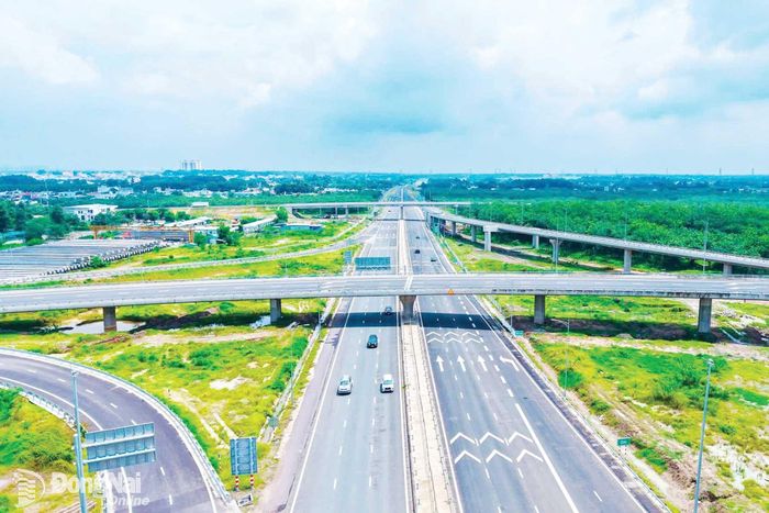 Nút giao đường cao tốc Thành phố Hồ Chí Minh - Long Thành - Dầu Giây với đường cao tốc Biên Hòa - Vũng Tàu tăng khả năng liên kết vùng và tạo thêm động lực phát triển kinh tế - xã hội tại Đồng Nai. Ảnh: Công Nghĩa