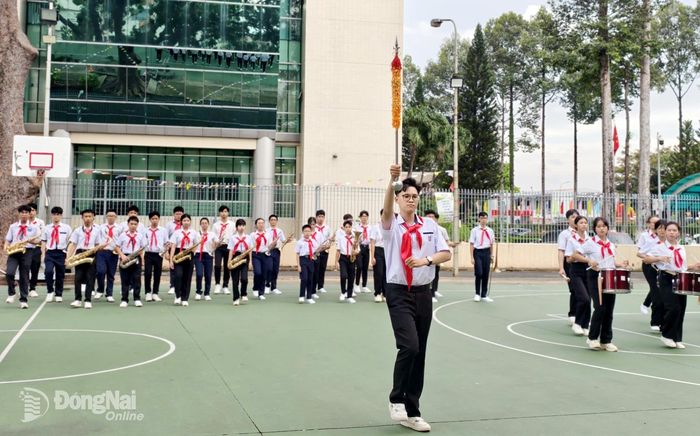 Đội hình tham gia liên hoan báo cáo các nội dung tham gia phần thi tự chọn. Ảnh: ĐVCC