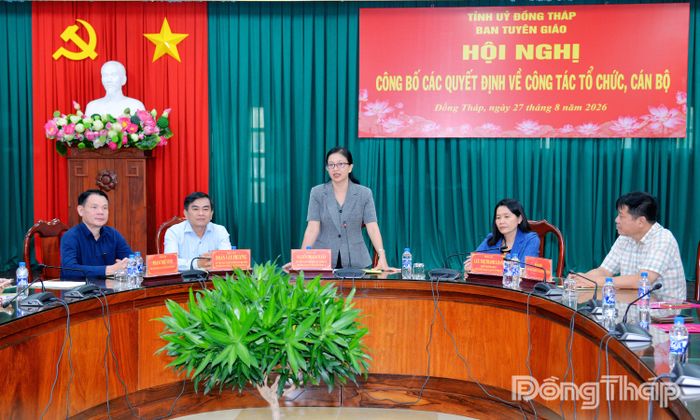 Đồng chí Nguyễn Thị Kim Tuyến, Ủy viên Ban Thường vụ Tỉnh ủy, Trưởng Ban Tuyên giáo Tỉnh ủy, phát biểu tại hội nghị.
