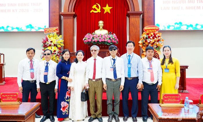Đại biểu tham dự chụp ảnh lưu niệm tại Đại hội.