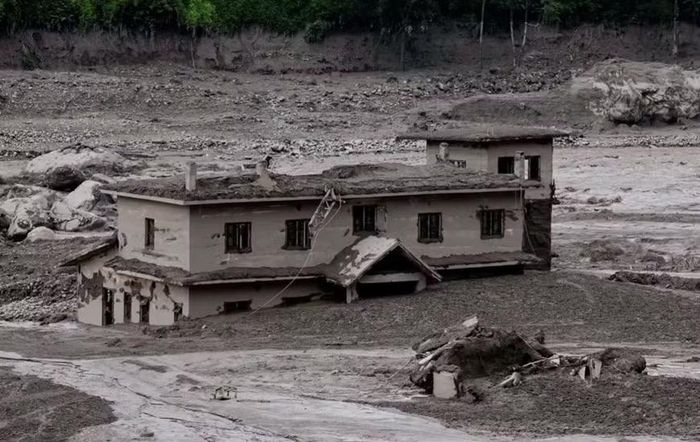 Cảnh tan hoang ở khu vực biên giới Nepal. Ảnh: Reuters