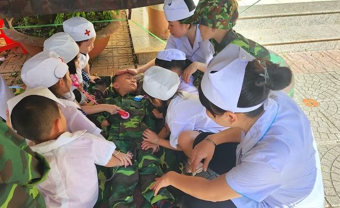  Với trẻ mầm non, vui chơi và trải nghiệm không tách rời quá trình giáo dục. Ảnh: Nhã Uyên 