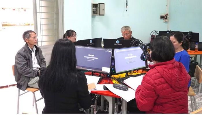  Đội ngũ cán bộ Hội Khuyến học các xã, phường tham gia tập huấn. Ảnh: Sơn Ca 