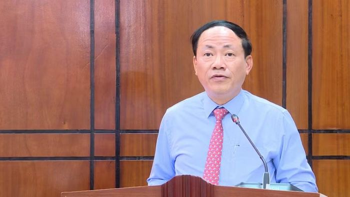  Chủ tịch UBND tỉnh Phạm Anh Tuấn phát biểu chúc mừng Phó Chủ tịch Thường trực UBND tỉnh Nguyễn Tuấn Thanh. Ảnh: Phi Long 