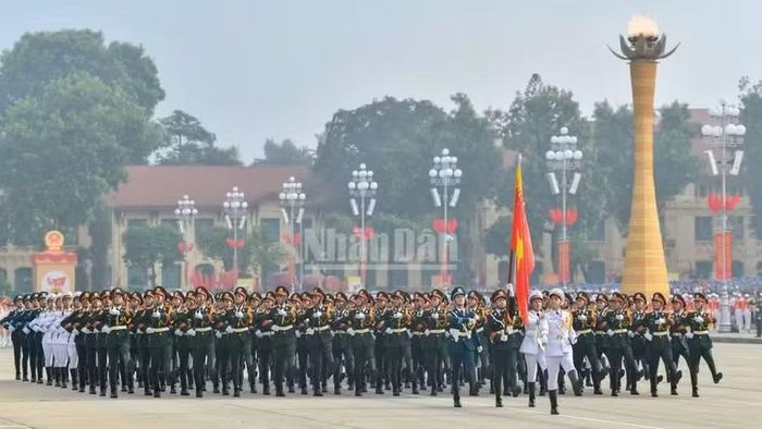 Sĩ quan, quân nhân chuyên nghiệp nghỉ hưu trước hạn tuổi được trợ cấp 5 tháng lương, thay cho mức 3 tháng lương hiện nay. Ảnh: Báo Nhân Dân