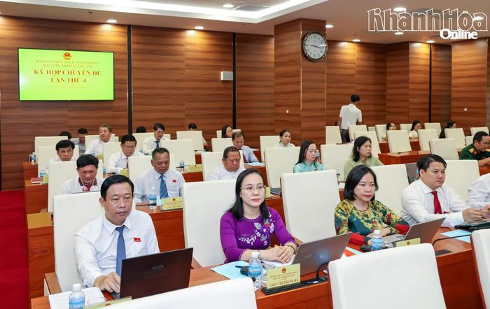 Đại biểu tham dự kỳ họp.
