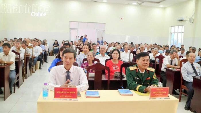 Các đại biểu tham dự buổi lễ.