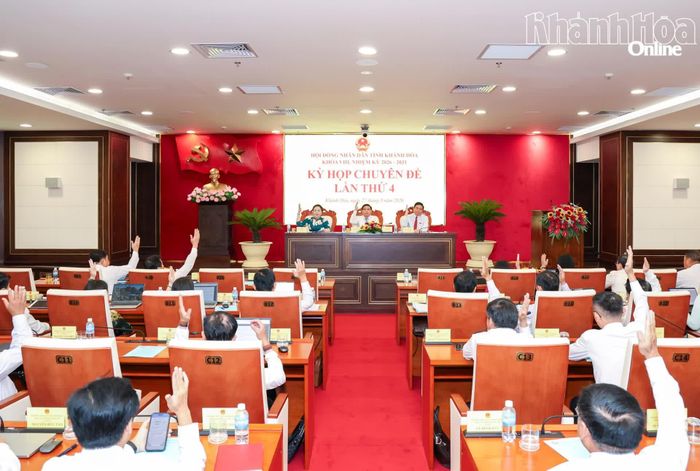 Quang cảnh Kỳ họp chuyên đề lần thứ 4, HĐND tỉnh khóa VIII.