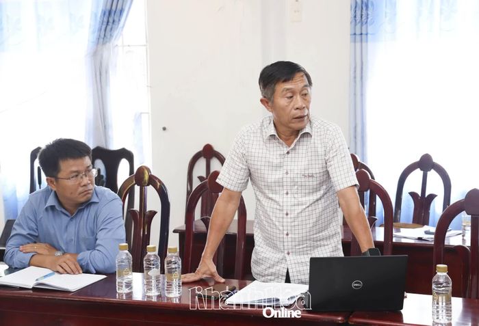 Lãnh đạo Báo và Phát thanh, Truyền hình Khánh Hòa phát biểu tại buổi làm việc.