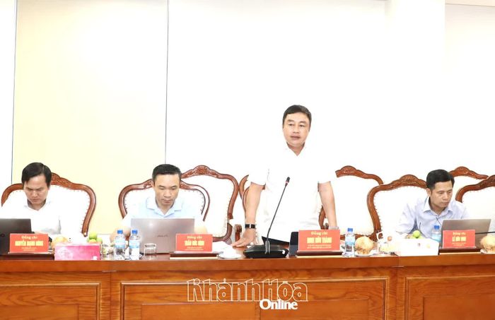 Đồng chí Đinh Hữu Thành phát biểu tại buổi làm việc.