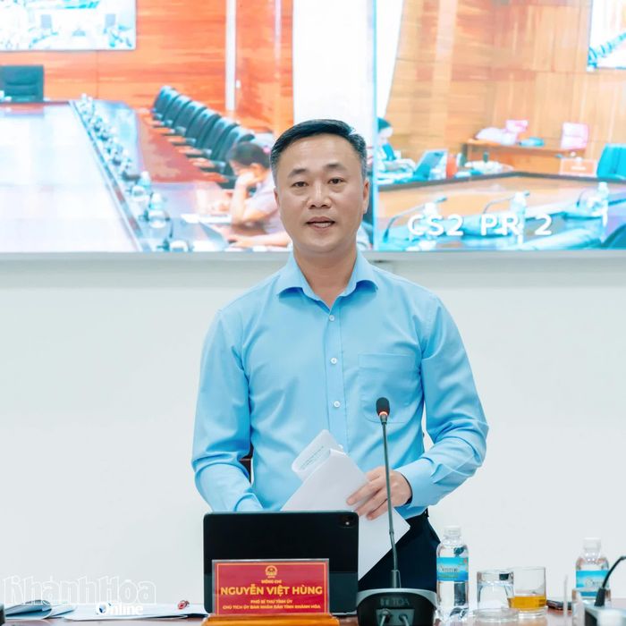 Đồng chí Nguyễn Việt Hùng chủ trì buổi tiếp công dân.