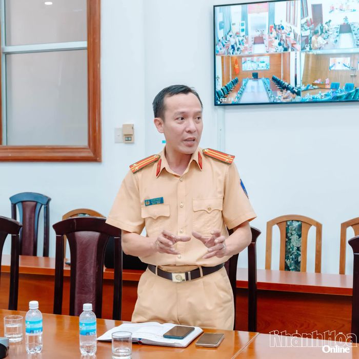 Lãnh đạo Phòng Cảnh sát giao thông, Công an tỉnh phát biểu ý kiến.