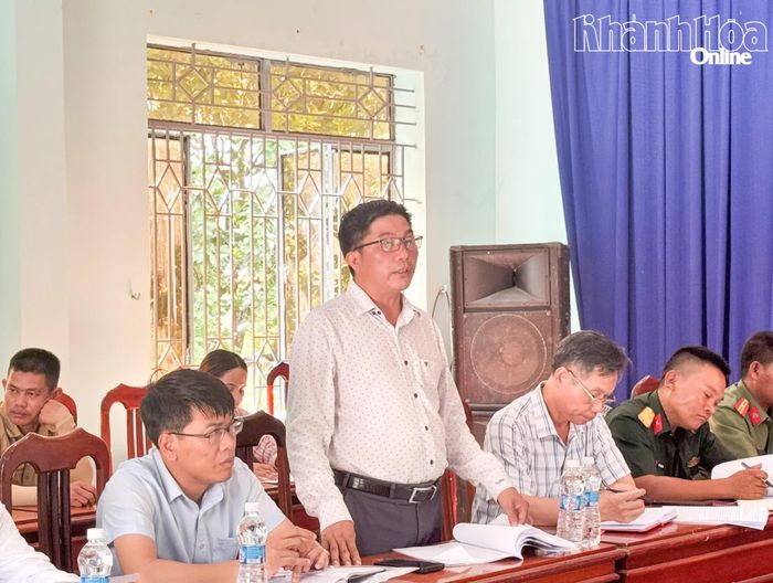 Lãnh đạo UBND xã Bắc Khánh Vĩnh báo cáo tại buổi làm việc.