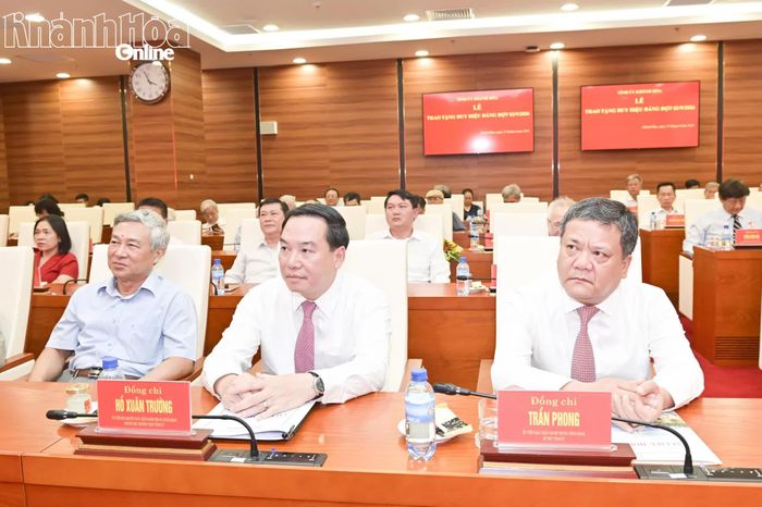 Đồng chí Trần Phong và đồng chí Hồ Xuân Trường tham dự buổi gặp mặt.
