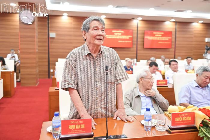 Đồng chí Phạm Văn Chi - nguyên Phó Bí thư Tỉnh ủy, nguyên Chủ tịch UBND tỉnh nêu ý kiến tại buổi gặp mặt.