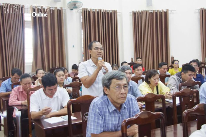 Đại biểu trao đổi nội dung về trí tuệ nhân tạo.