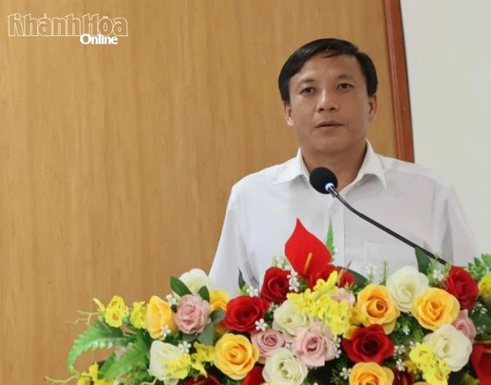 Lãnh đạo xã Phước Hà phát biểu tại hội nghị.