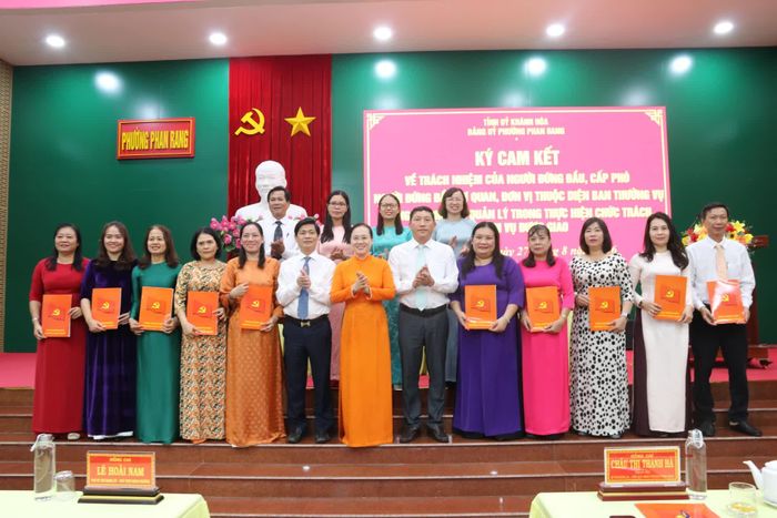 Ký cam kết về trách nhiệm của người đứng đầu, cấp phó của người đứng đầu cơ quan, đơn vị trong thực hiện chức trách, nhiệm vụ được giao.