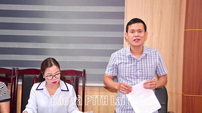  Lãnh đạo Ủy ban MTTQ Việt Nam phường và Văn phòng Đảng ủy phường Tân Phong phát biểu ý kiến.