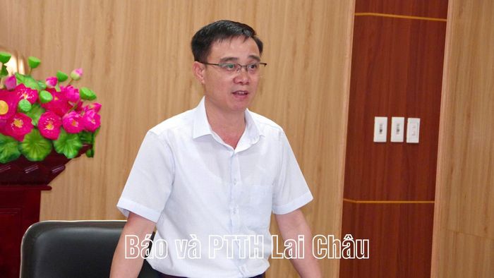 Đồng chí Đặng Quang Chung - Phó Bí thư Thường trực Đảng uỷ phường Tân Phong phát biểu tại hội nghị.