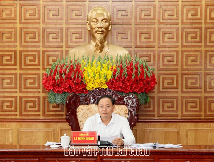 Đồng chí Lê Minh Ngân - Ủy viên Ban Chấp hành Trung ương Đảng, Bí thư Tỉnh uỷ, Chủ tịch HĐND tỉnh chủ trì cuộc họp. 