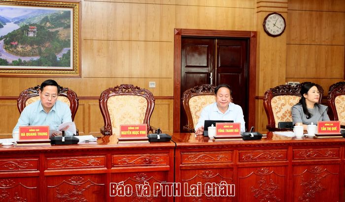 Các đại biểu dự cuộc họp. 