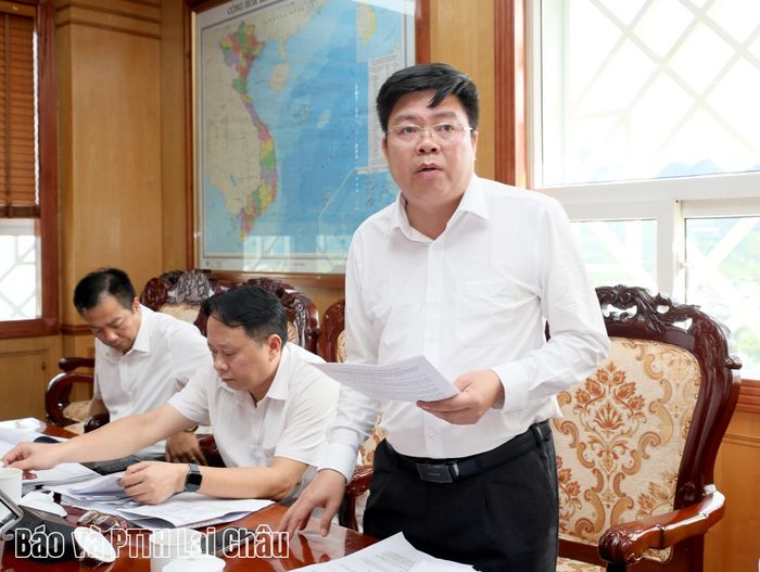 Lãnh đạo Sở Nội vụ trình nội dung về mức phụ cấp người hoạt động không chuyên trách. 