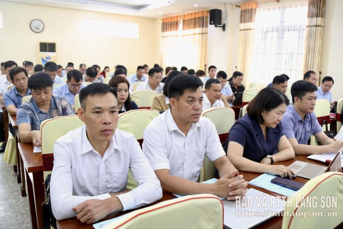 Đại biểu các xã, phường tham gia hội nghị