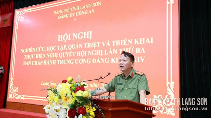 Đại tá Triệu Tuấn Hải, Phó Bí thư Đảng ủy, Phó Giám đốc Công an tỉnh phát biểu chỉ đạo tại hội nghị