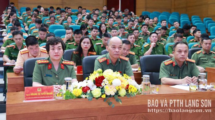 Các đại biểu tham dự hội nghị