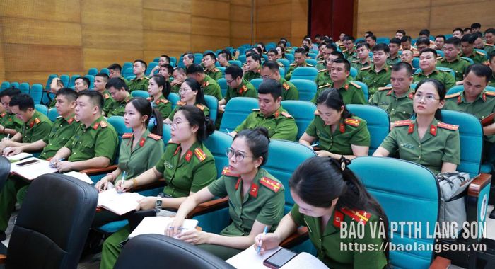 Các đại biểu tham dự hội nghị