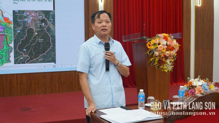 Lãnh đạo UBND phường Đông Kinh giải đắp thắc mắc của người dân