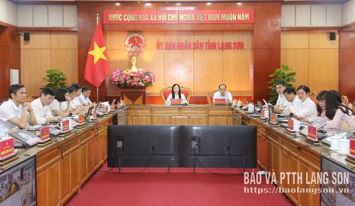 Các đại biểu dự hội nghị tại điểm cầu UBND tỉnh Lạng Sơn