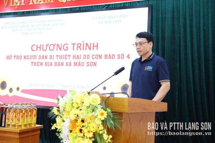 Đồng chí Nguyễn Đông Bắc, Tỉnh uỷ viên, Giám đốc Báo và PTTH tỉnh phát biểu tại xã Mẫu Sơn