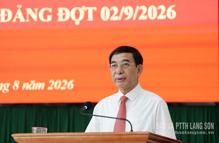 Đại tướng Phan Văn Giang, Ủy viên Bộ Chính trị, Phó Thủ tướng Chính phủ, Bộ trưởng Bộ Quốc phòng phát biểu tại lễ trao tặng Huy hiệu 80 năm tuổi Đảng