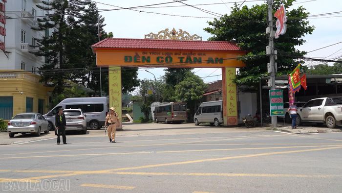 Nhờ các biện pháp đồng bộ, du khách thập phương yên tâm chiêm bái, thực hiện các nghi lễ tâm linh.