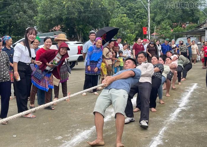 Thi kéo co nhằm phát huy tinh thần đoàn kết, sức mạnh tập thể; các đội đến từ các thôn trên địa bàn xã lần lượt so tài.