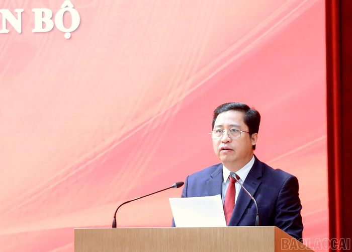 Đồng chí Dương Quốc Huy, Bí thư Tỉnh ủy phát biểu tại hội nghị.