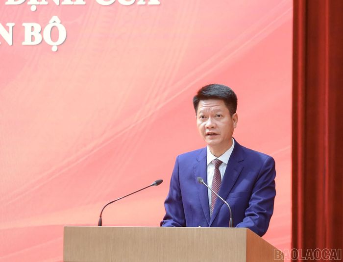 Đồng chí Nguyễn Thế Phước - Phó Bí thư Tỉnh ủy, Chủ tịch MTTQ tỉnh, Bí thư Đảng ủy MTTQ, các đoàn thể tỉnh phát biểu tại hội nghị.