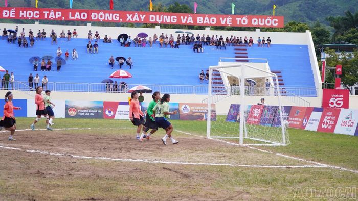 Đội Lâm Bình (Tuyên Quang) giành chiến thắng trong trận cầu có 5 bàn thắng.