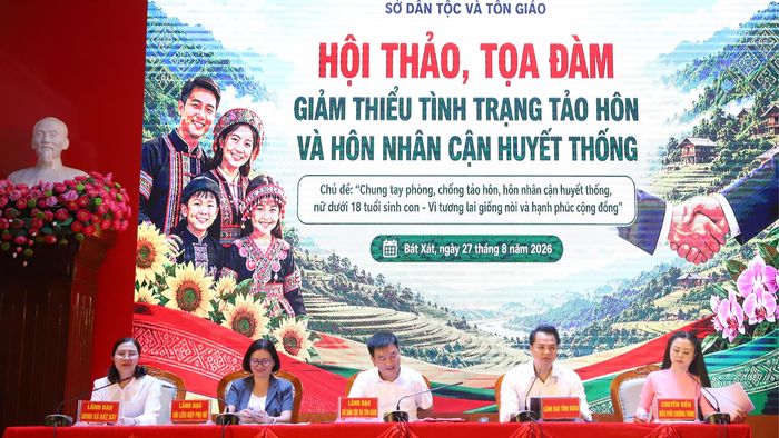 Các đại biểu tham gia buổi tọa đàm.
