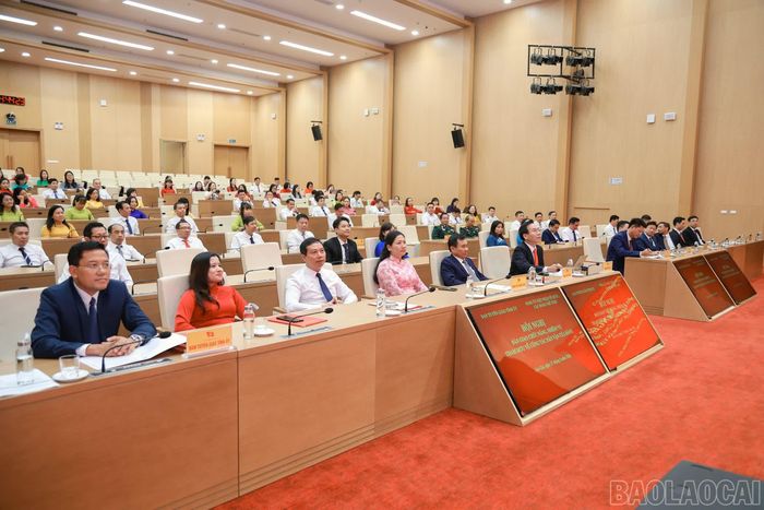 Các đại biểu dự hội nghị.