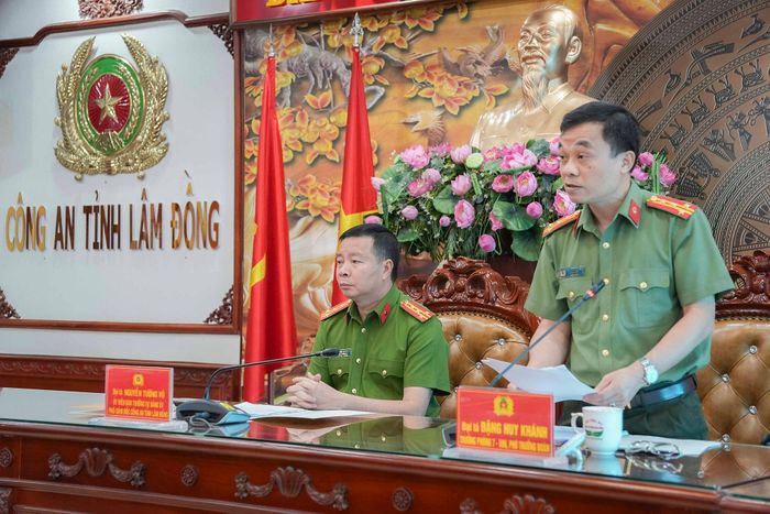 Đại tá Đặng Huy Khánh, Phó Trưởng đoàn kiểm tra công bố các nội dung kiểm tra
