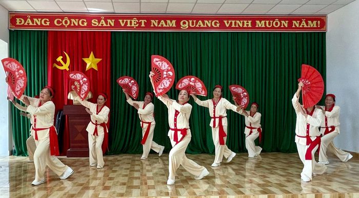NCT ở Bảo Lâm 1 tham gia biểu diễn văn nghệ quần chúng