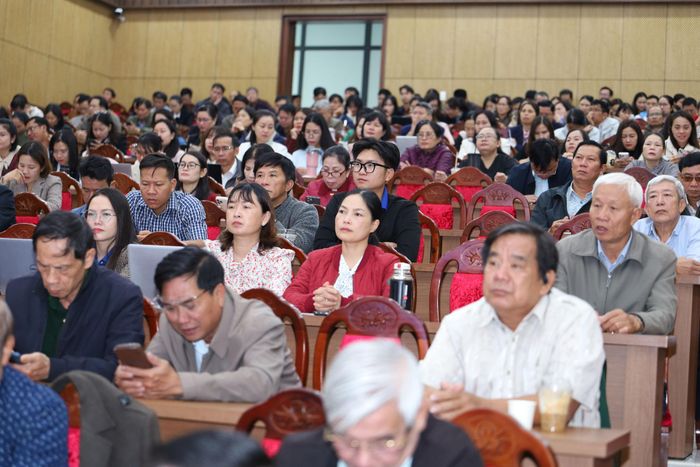 Cán bộ, đảng viên tham gia học tập nghị quyết tại điểm cầu Ủy ban Mặt trận Tổ quốc Việt Nam tỉnh