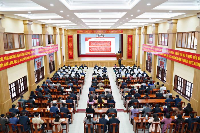 Quang cảnh hội nghị tại điểm cầu Hội trường Tỉnh ủy