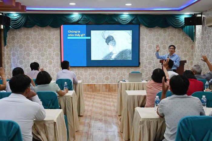 Các học viên còn được học các kỹ năng viết tin, bài cho hoạt động khuyến nông