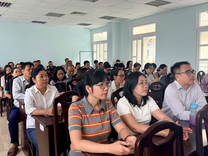 Cán bộ, viên chức, người lao động Báo và PTTH Lâm Đồng tham dự hội nghị tại điểm cầu khu vực Phan Thiết (Ảnh: Quang Nhân)